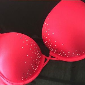 Victoria’s Secret Bombshell Plunge bra